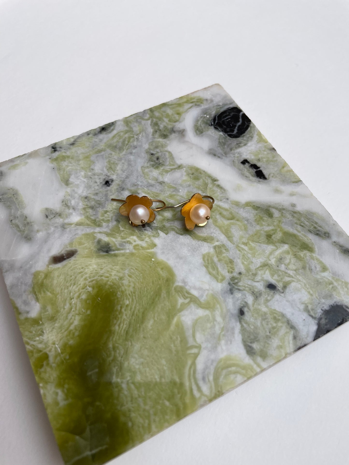 Small Wild flower earring with 7mm Pearl