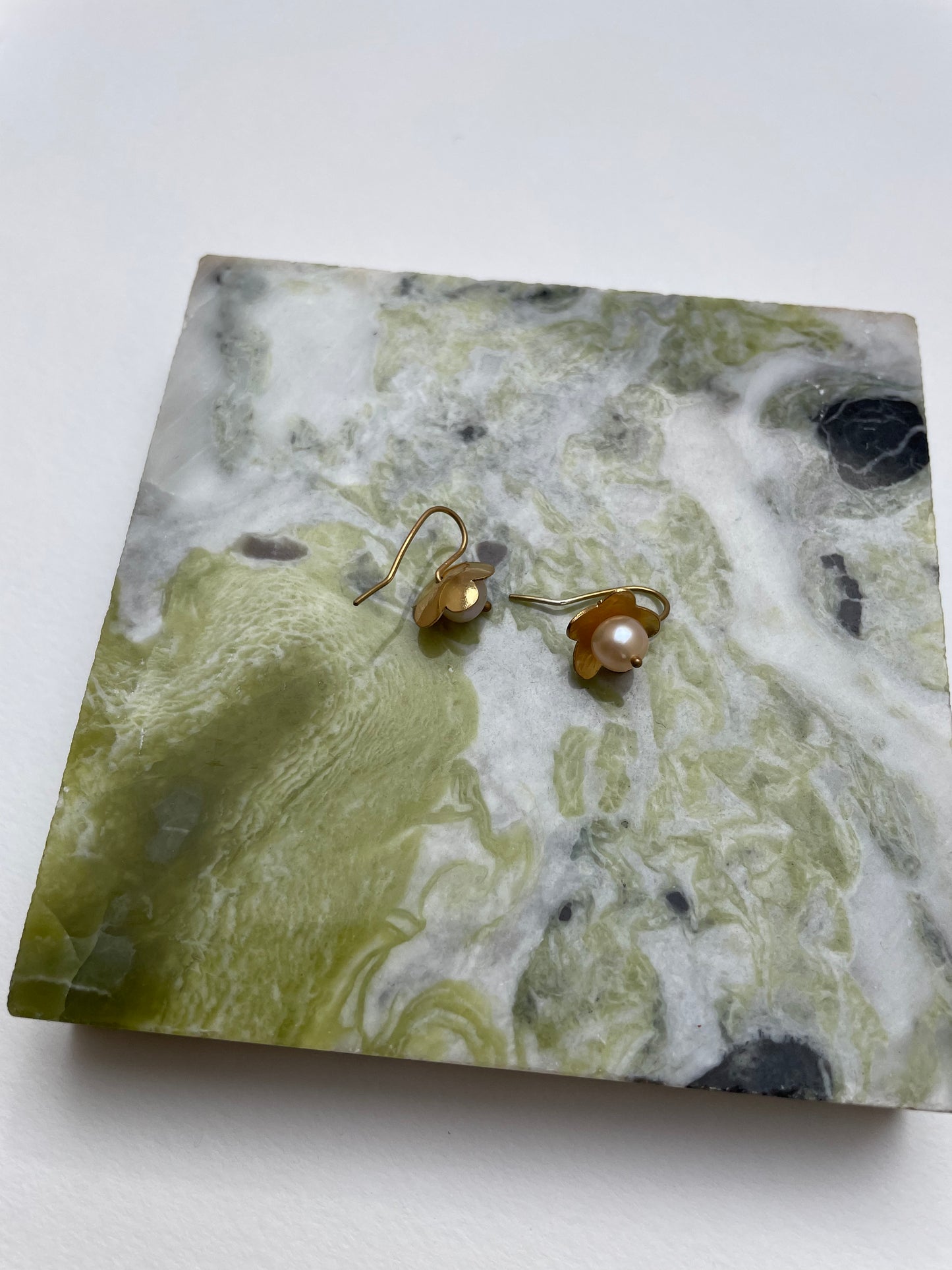 Small Wild flower earring with 7mm Pearl